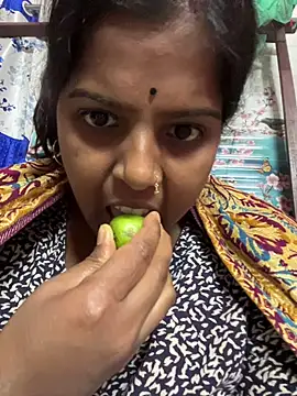 Snapshot of Beauty-queen chatting on 03-09-25, 05:17 Beauty-queen online show from 03-09-25, 05:17
