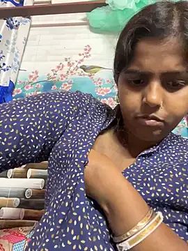 Snapshot of Beauty-queen chatting on 03-03-25, 02:06 Beauty-queen online show from 03-03-25, 02:06