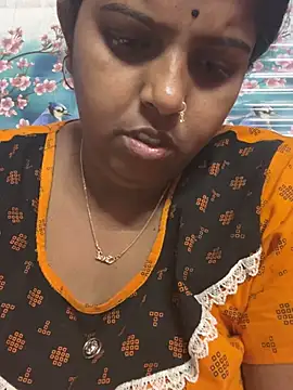 Snapshot of Beauty-queen chatting on 03-12-25, 01:30 Beauty-queen online show from 03-12-25, 01:30