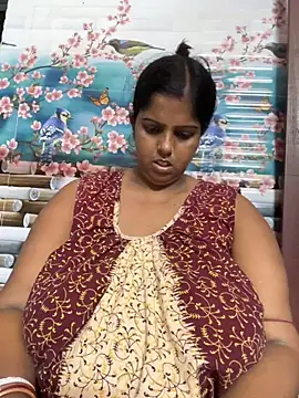 Snapshot of Beauty-queen chatting on 10-16-25, 10:23 Beauty-queen online show from 10-16-25, 10:23