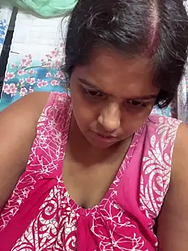 Snapshot of Beauty-queen chatting on 10-25-25, 02:07 Beauty-queen online show from 10-25-25, 02:07