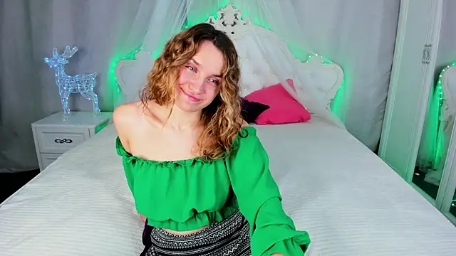 Snapshot of Milka_Blond chatting on 03-11-25, 07:03 Milka Blond online show from 03-11-25, 07:03