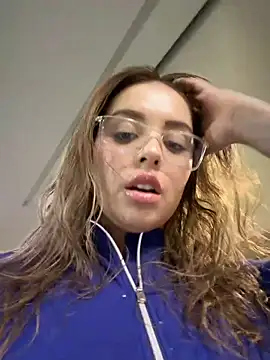 Snapshot of Alirawrz chatting on 05-30-26, 04:01 Alirawrz online show from 05-30-26, 04:01