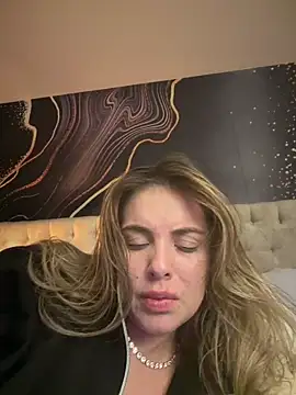 Snapshot of Alirawrz chatting on 04-23-26, 01:56 Alirawrz online show from 04-23-26, 01:56