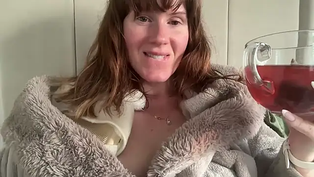 redheadrosie69 online show from 05-17-26, 07:03