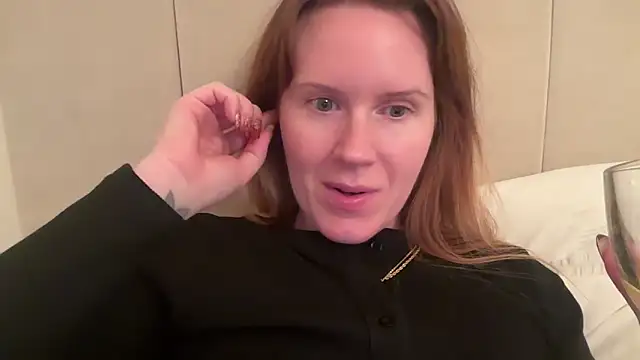 redheadrosie69 online show from 11-05-25, 08:34