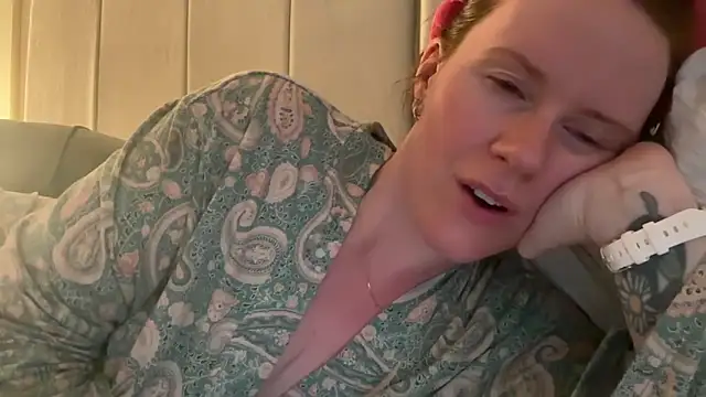 redheadrosie69 online show from 05-26-26, 06:50