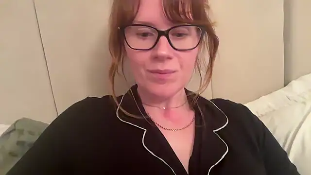 redheadrosie69 online show from 10-28-25, 07:35