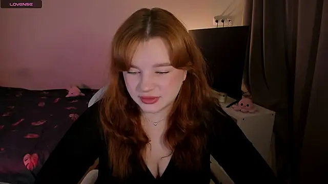 Snapshot of _Lisa_x chatting on 12-02-24, 07:20  Lisa x online show from 12-02-24, 07:20