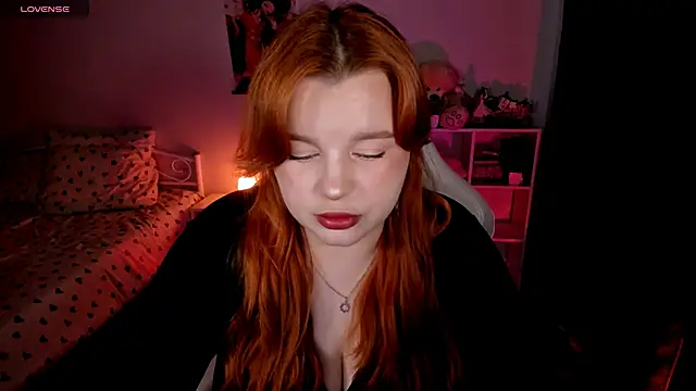 Snapshot of _Lisa_x chatting on 10-23-25, 12:04  Lisa x online show from 10-23-25, 12:04