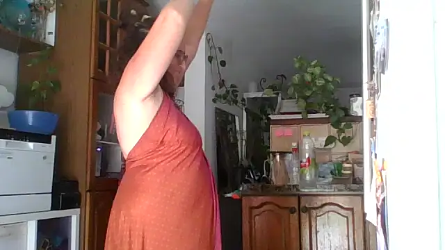 Snapshot of juicyrubies chatting on 10-05-25, 10:06 juicyrubies online show from 10-05-25, 10:06