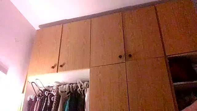 Snapshot of juicyrubies chatting on 10-27-25, 08:37 juicyrubies online show from 10-27-25, 08:37