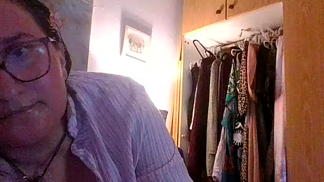 Snapshot of juicyrubies chatting on 10-09-25, 09:10 juicyrubies online show from 10-09-25, 09:10