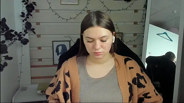 Josephine Kiss online show from 04-10-26, 06:53