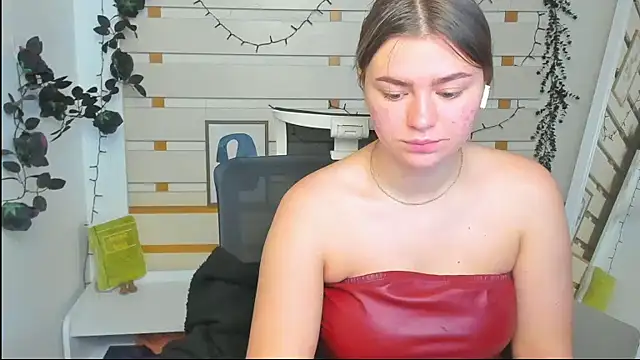Josephine Kiss online show from 05-07-26, 12:30