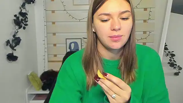 Josephine Kiss online show from 11-11-25, 07:25