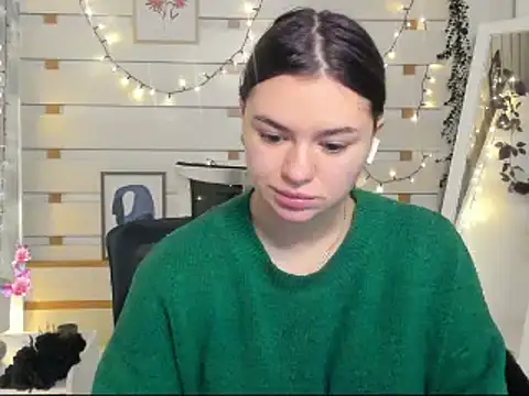 Josephine Kiss online show from 12-20-25, 02:20