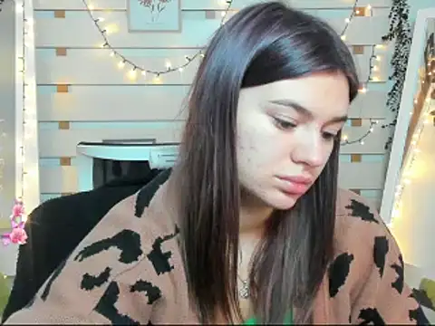 Josephine Kiss online show from 12-19-25, 01:24