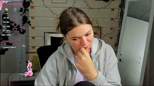 Josephine Kiss online show from 03-31-26, 10:50