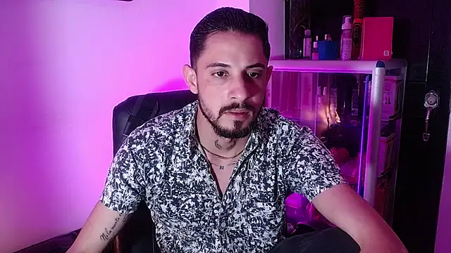 Snapshot of Erick_Wall chatting on 03-13-26, 04:23 Erick Wall online show from 03-13-26, 04:23