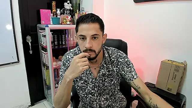 Snapshot of Erick_Wall chatting on 03-12-26, 04:44 Erick Wall online show from 03-12-26, 04:44