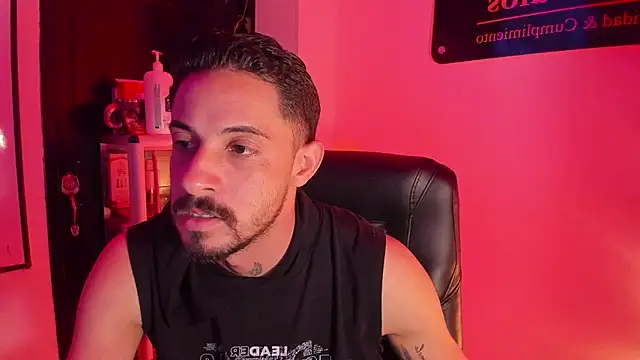 Snapshot of Erick_Wall chatting on 05-31-26, 04:18 Erick Wall online show from 05-31-26, 04:18