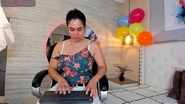 Snapshot of sussy__stone chatting on 05-14-26, 12:13 sussy stone online show from 05-14-26, 12:13