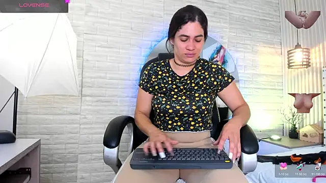 sussy  stone online show from 04-04-26, 12:01