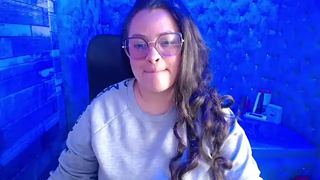 Snapshot of SaraThomso chatting on 09-18-25, 03:31 SaraThomso online show from 09-18-25, 03:31