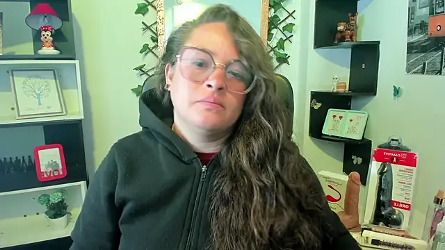 Snapshot of SaraThomso chatting on 10-04-25, 03:41 SaraThomso online show from 10-04-25, 03:41