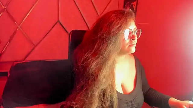 SaraThomso online show from 11-21-25, 03:16