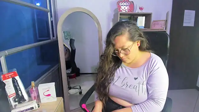 SaraThomso online show from 11-13-25, 03:21