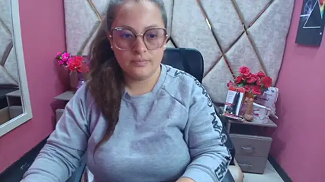 SaraThomso online show from 12-04-25, 01:21