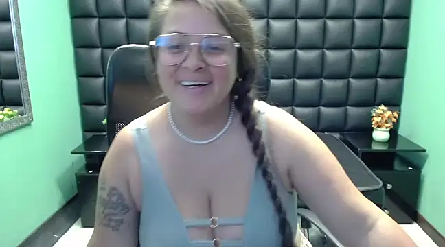 Snapshot of SaraThomso chatting on 02-02-25, 07:35 SaraThomso online show from 02-02-25, 07:35