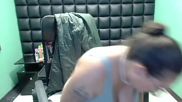 Snapshot of SaraThomso chatting on 02-21-25, 06:07 SaraThomso online show from 02-21-25, 06:07