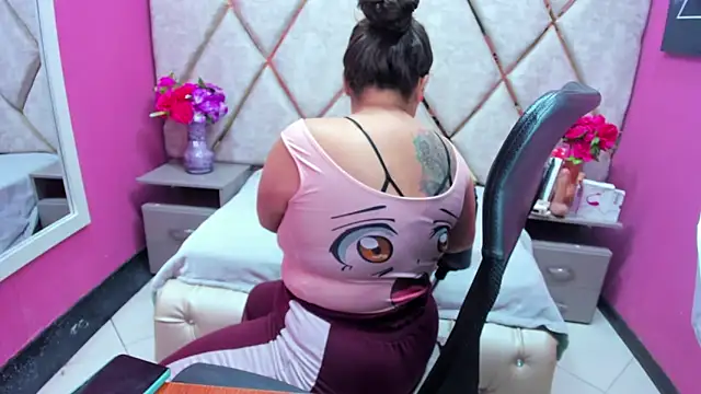 SaraThomso online show from 12-16-25, 02:21