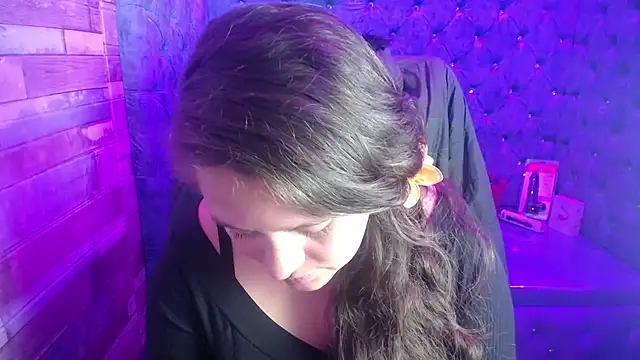 Snapshot of SaraThomso chatting on 09-20-25, 03:22 SaraThomso online show from 09-20-25, 03:22