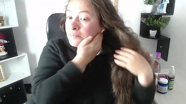 Snapshot of SaraThomso chatting on 02-07-25, 03:01 SaraThomso online show from 02-07-25, 03:01