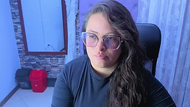 SaraThomso online show from 12-19-25, 02:08