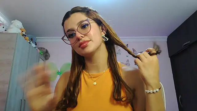 Snapshot of caroline_jonson chatting on 10-24-25, 03:33 caroline jonson online show from 10-24-25, 03:33