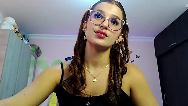 Snapshot of caroline_jonson chatting on 09-19-25, 02:43 caroline jonson online show from 09-19-25, 02:43