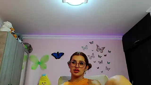 Snapshot of caroline_jonson chatting on 09-28-25, 02:35 caroline jonson online show from 09-28-25, 02:35