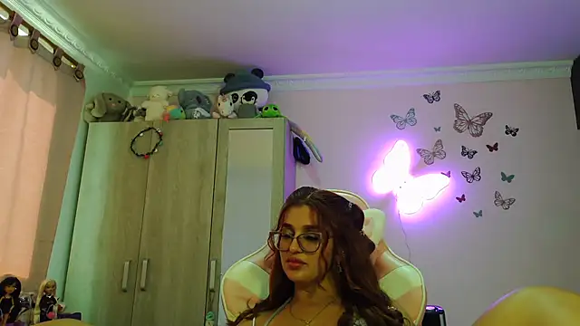 caroline jonson online show from 03-28-26, 03:13