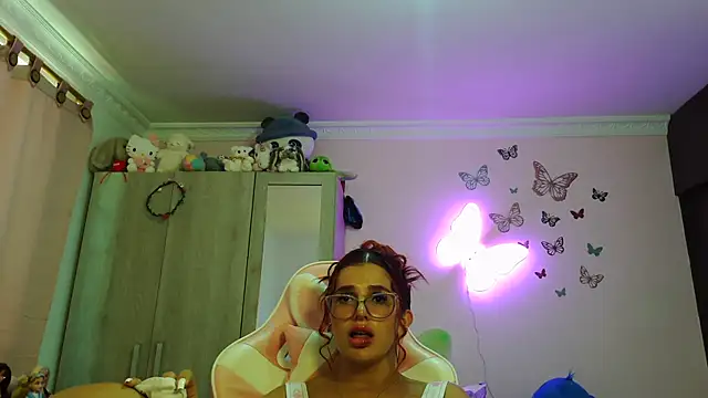 Snapshot of caroline_jonson chatting on 04-26-26, 05:10 caroline jonson online show from 04-26-26, 05:10