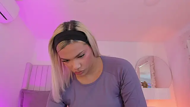 Shelynna azzul online show from 02-23-26, 08:42