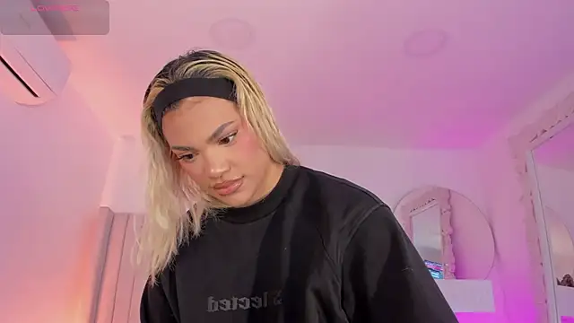 Shelynna azzul online show from 04-08-26, 08:10