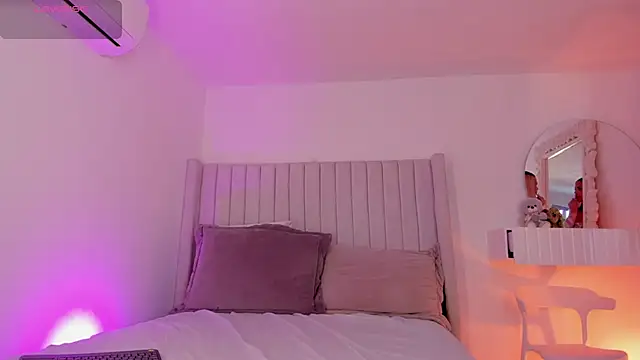 Shelynna azzul online show from 02-22-26, 08:21