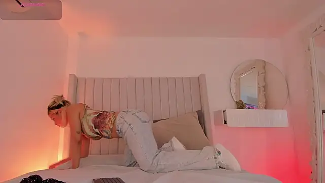 Shelynna azzul online show from 03-26-26, 08:18