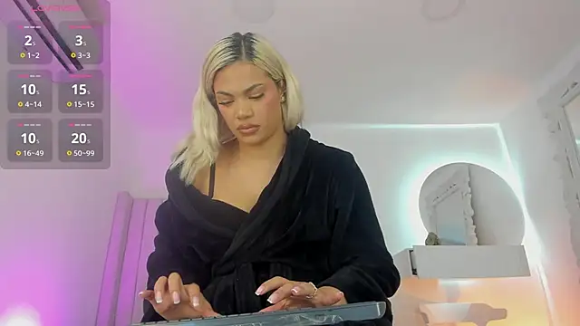 Shelynna azzul online show from 11-30-25, 07:47