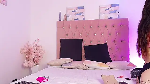 Tifanny Sweett online show from 09-24-25, 02:01